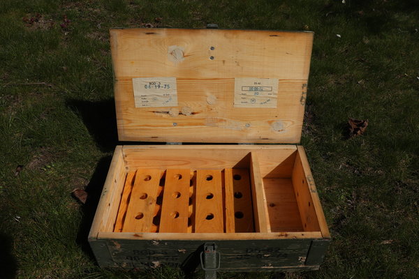 RGD-5 Handgranaten Kiste mit Einteilung.